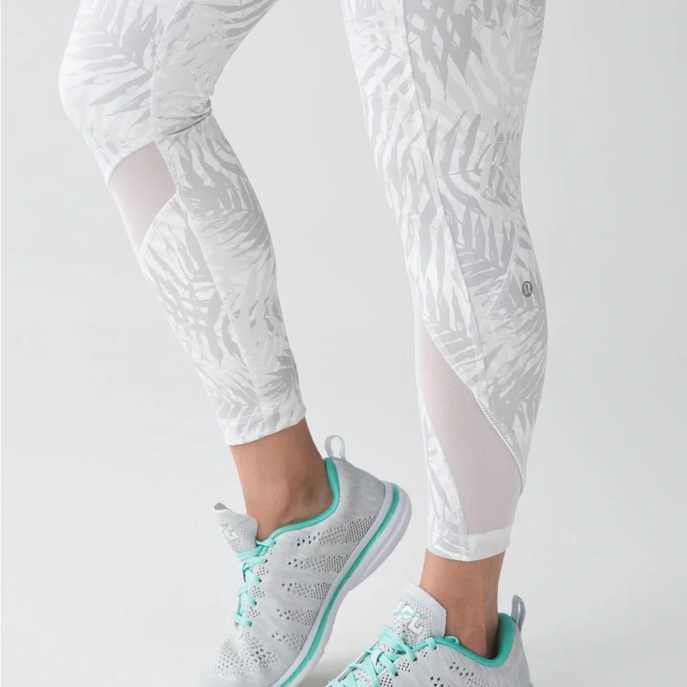 Lululemon Inspire Tight II 6 Palm Camo White‎ Nimbus Leggings